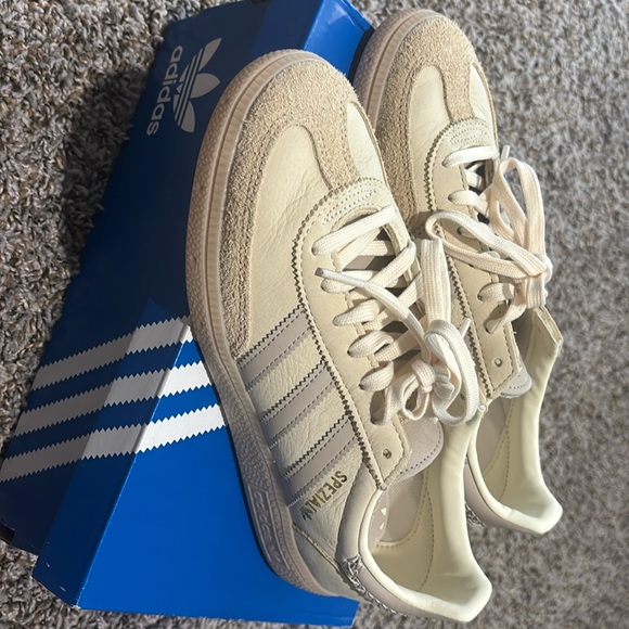 It fits big for me , it will fit for someone who wear 7w in adidas - Picture 1 of 6